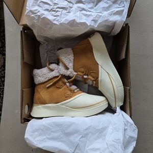 NWT Sorel Out N About IV Chillz Boots 7.5